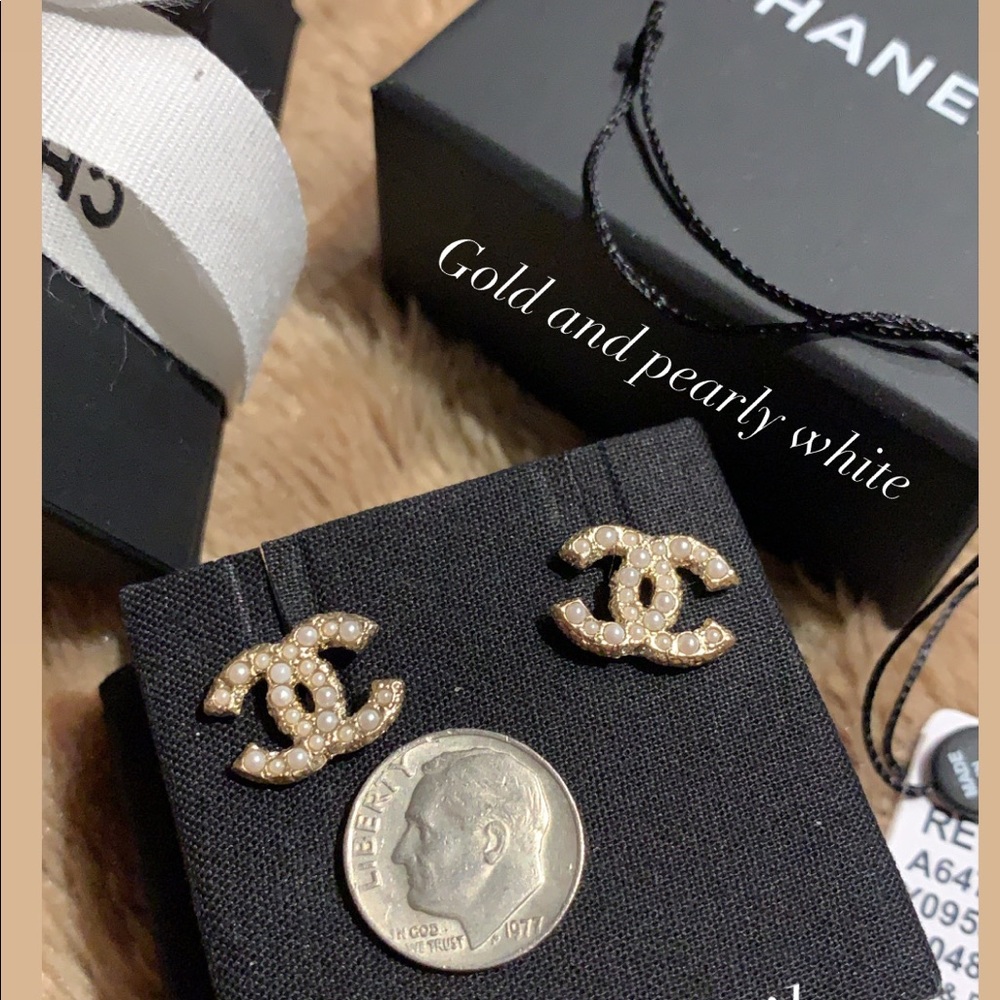 Chanel Gold White Pearly Earrings - Picture 2 of 5